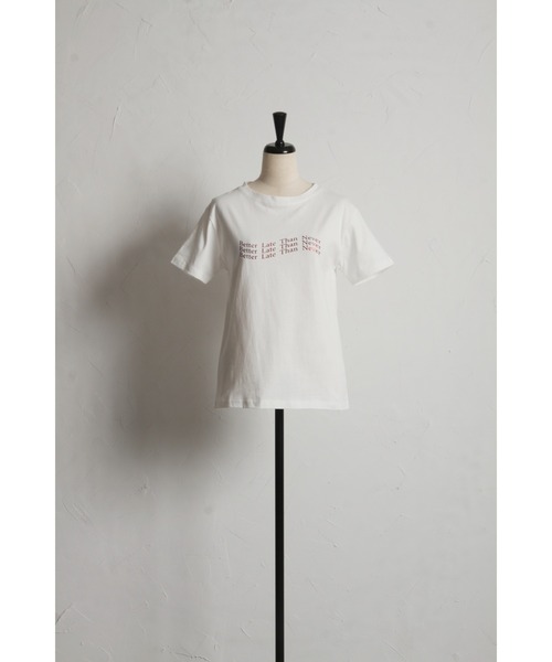 &. NOSTALGIA(アンドドットノスタルジア)の「コンパクト箔ロゴTシャツ(Tシャツ/カットソー・レディース・ブラック/レッド/ピンク・M)」の1枚目の写真
