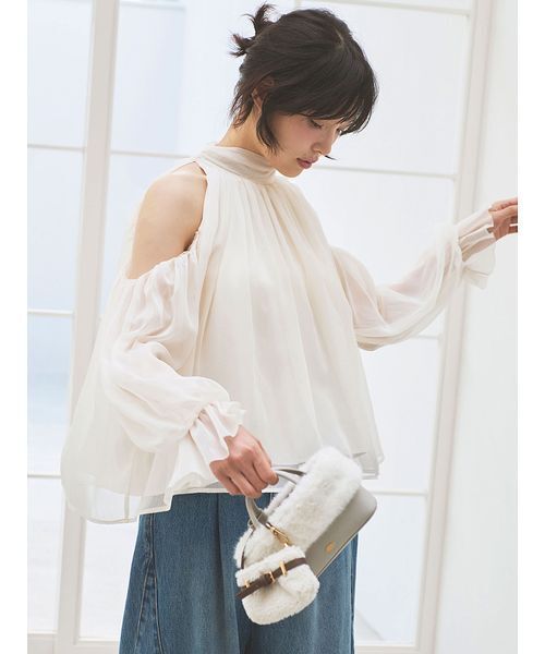 LILY BROWN(リリーブラウン)の「【USAGI ONLINE・ZOZOTOWN限定】エコファーコンビ2wayスマホショルダー(ショルダーバッグ・レディース・アイボリー/ライトグレー/ブラック/ピンクベージュ/ライトブルー・F)」の17枚目の写真