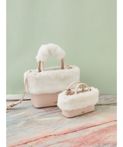 LILY BROWN(リリーブラウン)の「【USAGI ONLINE・ZOZOTOWN限定】エコファーコンビ2wayスマホショルダー(ショルダーバッグ・レディース・アイボリー/ライトグレー/ブラック/ピンクベージュ/ライトブルー・F)」の7枚目の写真