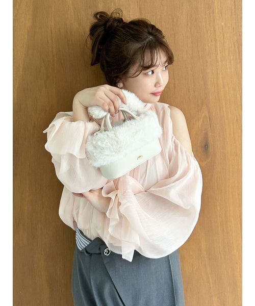 LILY BROWN(リリーブラウン)の「【USAGI ONLINE・ZOZOTOWN限定】エコファーコンビ2wayスマホショルダー(ショルダーバッグ・レディース・アイボリー/ライトグレー/ブラック/ピンクベージュ/ライトブルー・F)」の18枚目の写真