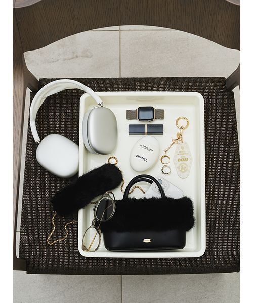 LILY BROWN(リリーブラウン)の「【USAGI ONLINE・ZOZOTOWN限定】エコファーコンビ2wayスマホショルダー(ショルダーバッグ・レディース・アイボリー/ライトグレー/ブラック/ピンクベージュ/ライトブルー・F)」の3枚目の写真