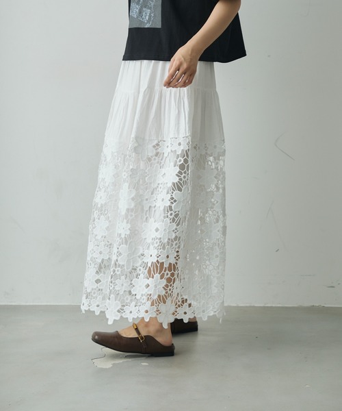 Lunea（ルネア）の「フラワーレースロングスカート（スカート・レディース・ホワイト/ブラック・FREE）」の17枚目の写真