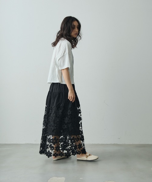 Lunea（ルネア）の「フラワーレースロングスカート（スカート・レディース・ホワイト/ブラック・FREE）」の5枚目の写真