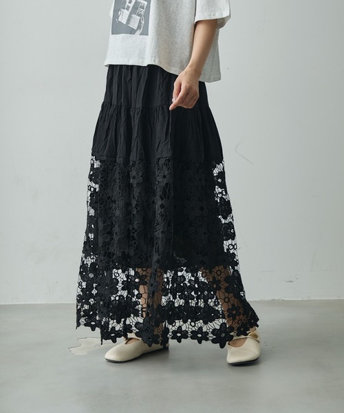 Lunea（ルネア）の「フラワーレースロングスカート（スカート・レディース・ホワイト/ブラック・FREE）」の6枚目の写真