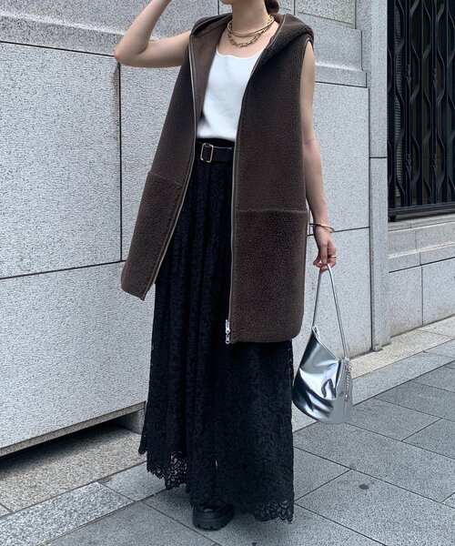 DouDou(ドゥドゥ)の「ボア切替フーディージレ(ベスト・レディース・ブラウン/ベージュ・FREE)」の4枚目の写真