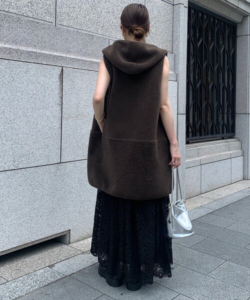 DouDou(ドゥドゥ)の「ボア切替フーディージレ(ベスト・レディース・ブラウン/ベージュ・FREE)」の6枚目の写真