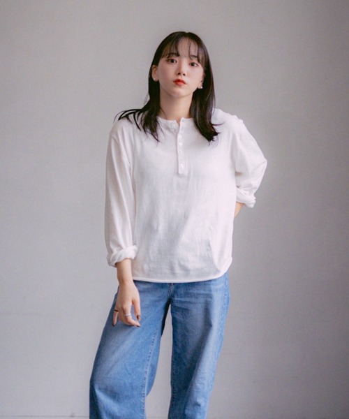 INTER FACTORY（インターファクトリー）の「2/9号室（かおこ&ひろと） - Cotton Henry Neck High-Gauge Knit / コットンハイゲージヘンリーネックニット（ニット/セーター・メンズ・ライトブルー/パープル/ホワイト・MEDIUM/LARGE）」の5枚目の写真