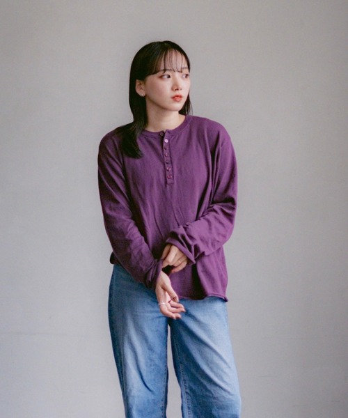 INTER FACTORY（インターファクトリー）の「2/9号室（かおこ&ひろと） - Cotton Henry Neck High-Gauge Knit / コットンハイゲージヘンリーネックニット（ニット/セーター・メンズ・ライトブルー/パープル/ホワイト・MEDIUM/LARGE）」の18枚目の写真