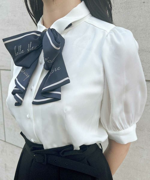 an another angelus(アンアナザーアンジェラス)の「スカーフ風ラッフルリボンタイ付きブラウス(シャツ/ブラウス・レディース・オフホワイト/ライトベージュ・FREE)」の3枚目の写真
