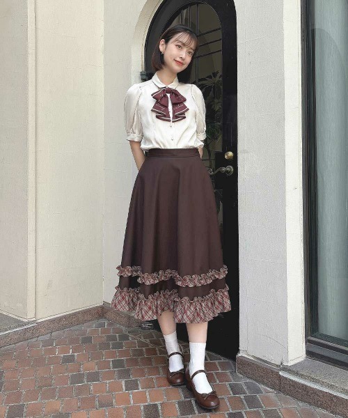 an another angelus(アンアナザーアンジェラス)の「スカーフ風ラッフルリボンタイ付きブラウス(シャツ/ブラウス・レディース・オフホワイト/ライトベージュ・FREE)」の5枚目の写真