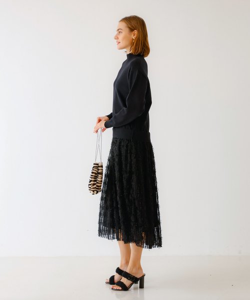 DESIGNWORKS(デザインワークス)の「チュールフリルニットワンピース(ワンピース・レディース・グレー/ブラック・38)」の4枚目の写真