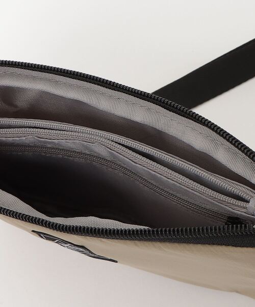 OMCC(オーエムシーシー)の「Minimal Sling - ミニマルスリング(ボディバッグ/ウエストポーチ・レディース・ターコイズブルー/マスタード/グレー系その他/パープル系/アイボリー系/ブラック・ONE SIZE)」の9枚目の写真