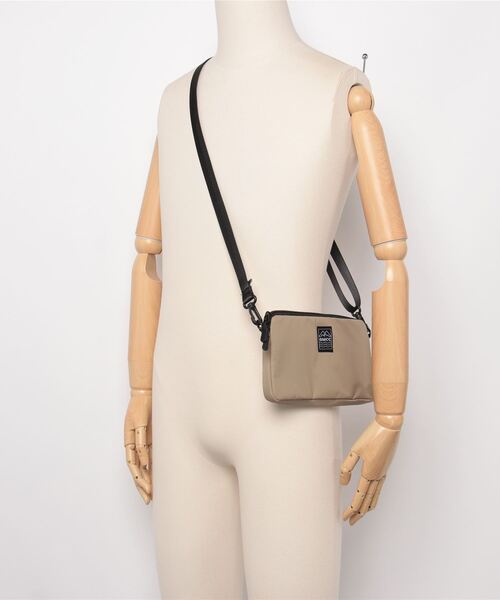 OMCC(オーエムシーシー)の「Minimal Sling - ミニマルスリング(ボディバッグ/ウエストポーチ・レディース・ターコイズブルー/マスタード/グレー系その他/パープル系/アイボリー系/ブラック・ONE SIZE)」の10枚目の写真