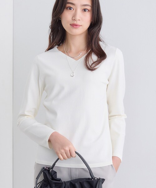 INDIVI（インディヴィ）の「【洗える】Vネックコンパクトニット（ニット/セーター・レディース・オフホワイト/サックスブルー/ブラック・05/34/38/13/15 ）」の20枚目の写真