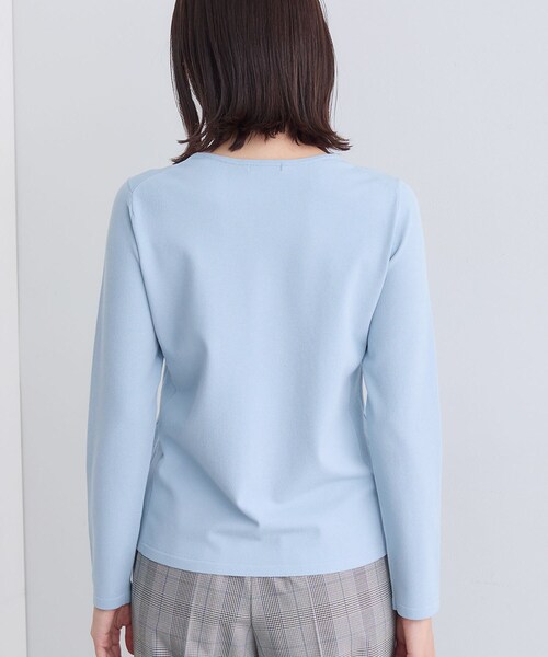 INDIVI（インディヴィ）の「【洗える】Vネックコンパクトニット（ニット/セーター・レディース・オフホワイト/サックスブルー/ブラック・05/34/38/13/15 ）」の15枚目の写真