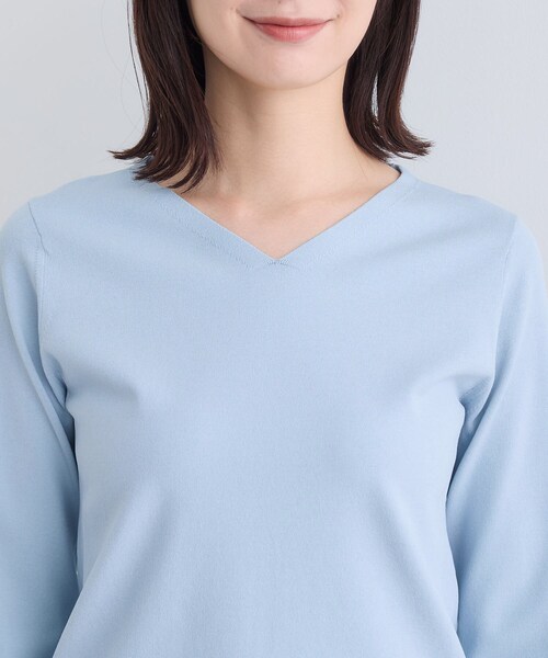 INDIVI（インディヴィ）の「【洗える】Vネックコンパクトニット（ニット/セーター・レディース・オフホワイト/サックスブルー/ブラック・05/34/38/13/15 ）」の16枚目の写真