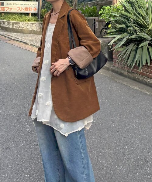 DISCOAT（ディスコート）の「【umm./WEB限定】立体フラワーキャミチュニック（シャツ/ブラウス・レディース・ブラック/アイボリー・FREE）」の4枚目の写真