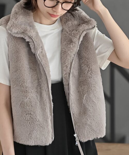 rps（アールピーエス）の「フェイクファーＷジップベスト（ベスト・レディース・チャコールグレー/モカ/ベージュ/アイボリー・フリー）」の4枚目の写真