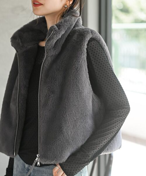 rps（アールピーエス）の「フェイクファーＷジップベスト（ベスト・レディース・チャコールグレー/モカ/ベージュ/アイボリー・フリー）」の2枚目の写真