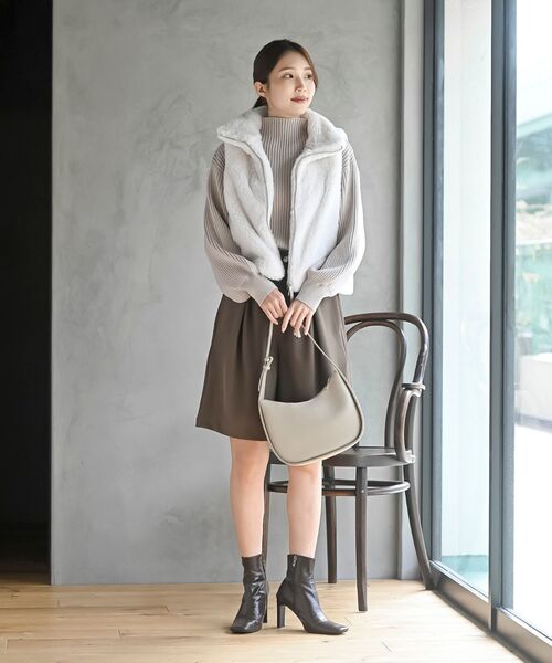 rps（アールピーエス）の「フェイクファーＷジップベスト（ベスト・レディース・チャコールグレー/モカ/ベージュ/アイボリー・フリー）」の5枚目の写真