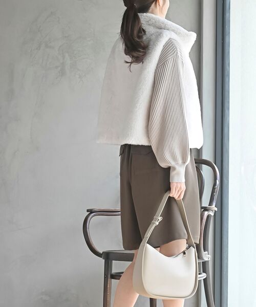 rps（アールピーエス）の「フェイクファーＷジップベスト（ベスト・レディース・チャコールグレー/モカ/ベージュ/アイボリー・フリー）」の7枚目の写真