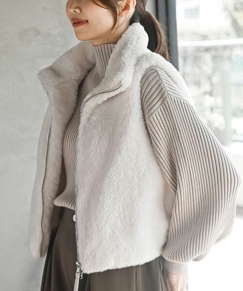 rps（アールピーエス）の「フェイクファーＷジップベスト（ベスト・レディース・チャコールグレー/モカ/ベージュ/アイボリー・フリー）」の10枚目の写真