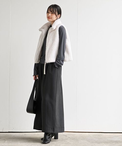 rps（アールピーエス）の「フェイクファーＷジップベスト（ベスト・レディース・チャコールグレー/モカ/ベージュ/アイボリー・フリー）」の13枚目の写真