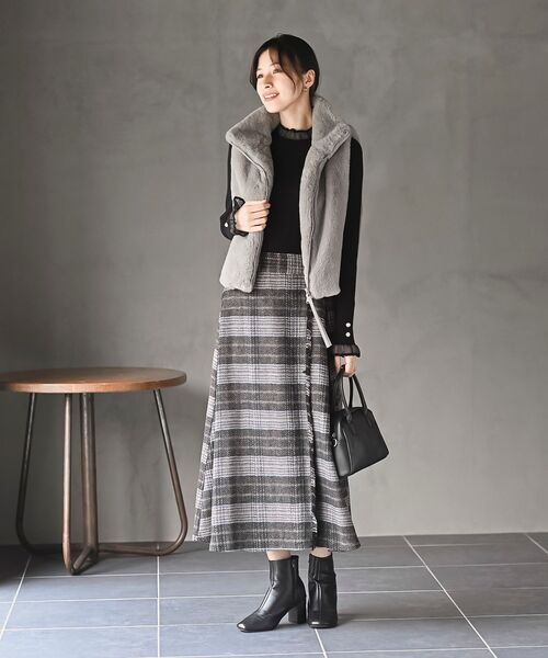 rps（アールピーエス）の「フェイクファーＷジップベスト（ベスト・レディース・チャコールグレー/モカ/ベージュ/アイボリー・フリー）」の18枚目の写真