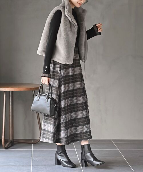 rps（アールピーエス）の「フェイクファーＷジップベスト（ベスト・レディース・チャコールグレー/モカ/ベージュ/アイボリー・フリー）」の21枚目の写真