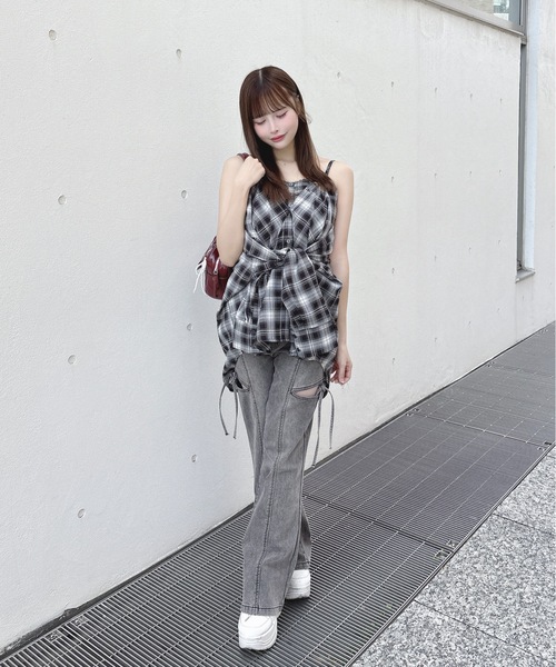 one way(ワンウェイ)の「サイドリボンデニムパンツ(デニムパンツ・レディース・ブラック/ブルー・SMALL/MEDIUM)」の5枚目の写真