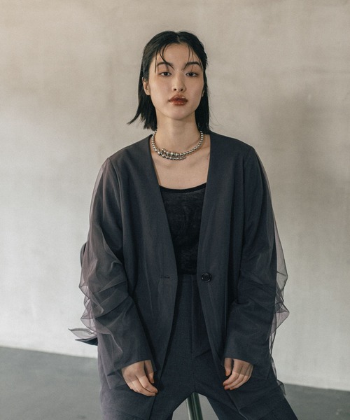 LEPSIM（レプシィム）の「《オフィスライン》TRチュールノーカラージャケット　582131（ノーカラージャケット・レディース・チャコールグレー/ブラウン系その他・FREE）」の4枚目の写真