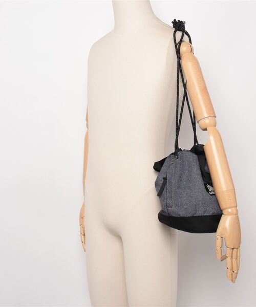 GREGORY（グレゴリー）の「チンチバッグM CINCH BAG M ブラックデニムNeedby（ハンドバッグ・メンズ・ブラック系その他・ONE SIZE）」の5枚目の写真