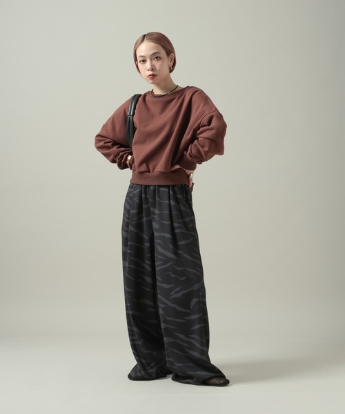 PAGEBOY（ページボーイ）の「【mei企画/PAGEBOY】バックロゴシシュウスウェット（スウェット・レディース・ブラック/ブラウン/グレー・SMALL/MEDIUM）」の10枚目の写真