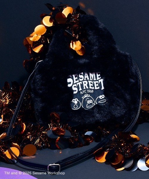 SESAME STREET（セサミストリート）の「【BOO! FRIENDS】スクエアファーバッグ（ショルダーバッグ・レディース・ブラック・F）」の6枚目の写真