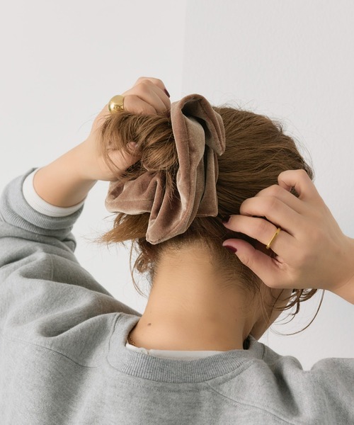 PUAL CE CIN（ピュアルセシン）の「【＠noricorico102企画】ベロアシュシュ（シュシュ・レディース・ブラック/ベージュ系・FREE）」の8枚目の写真