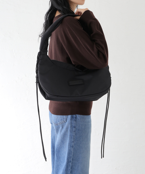 HUNTER(ハンター)の「HUNTER/ハンター TRALEL HOBO SLING UBS3932 NRS-BLK(ショルダーバッグ・レディース・ブラック・FREE)」の2枚目の写真