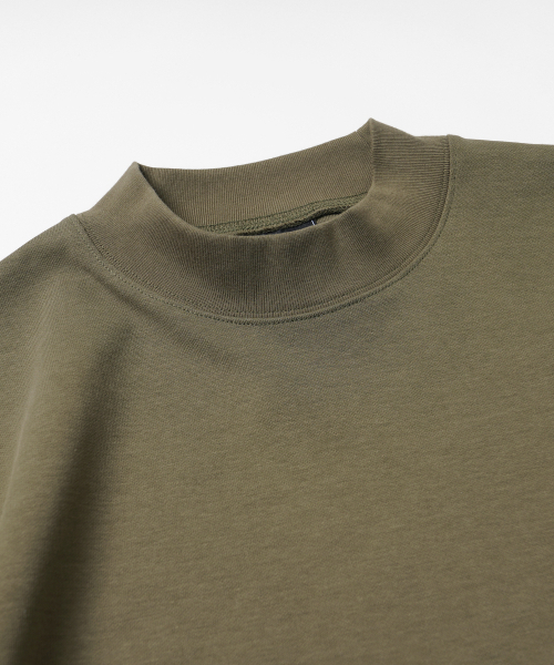 FRIZMWORKS(フリズムワークス)の「REGULAR MOCK NECK TEE _ OLIVE(Tシャツ/カットソー・メンズ・その他・SMALL/MEDIUM/LARGE/X-LARGE)」の3枚目の写真