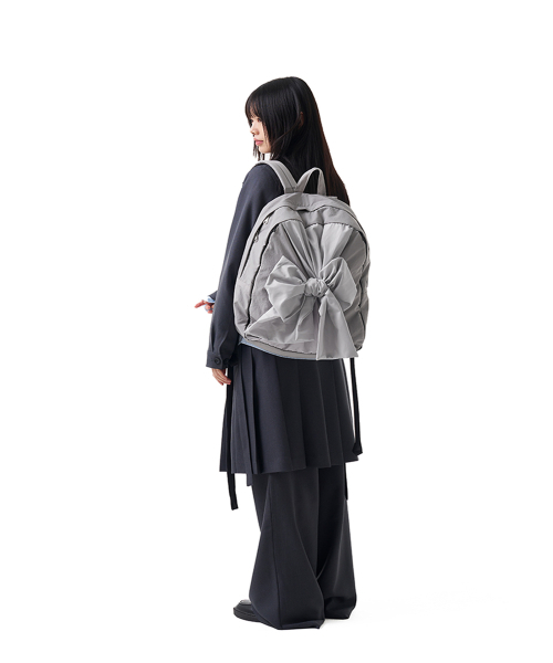 IUGAMAKARAS(イウガマカラス)の「Knotted Backpack Type B (Nylon-silver)(バックパック/リュック・レディース・その他・FREE)」の7枚目の写真