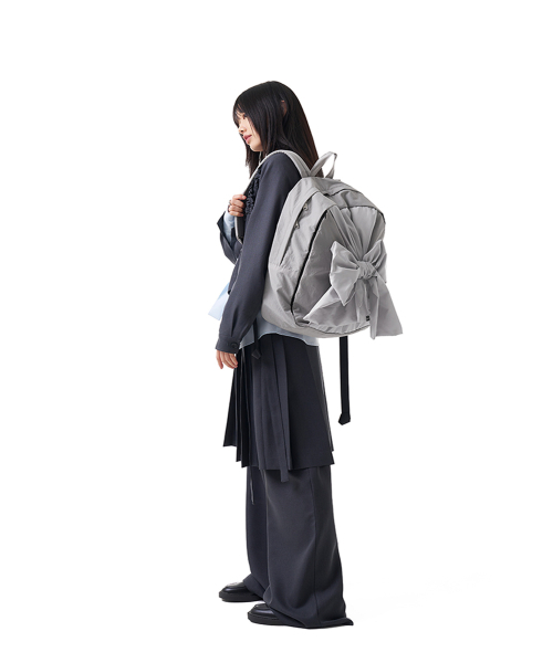 IUGAMAKARAS(イウガマカラス)の「Knotted Backpack Type B (Nylon-silver)(バックパック/リュック・レディース・その他・FREE)」の8枚目の写真