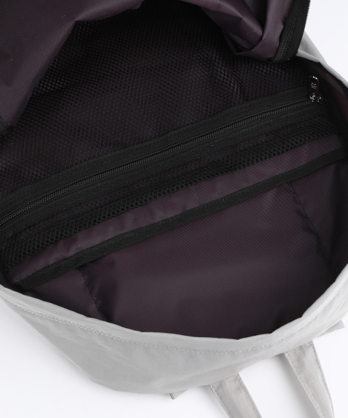 IUGAMAKARAS(イウガマカラス)の「Knotted Backpack Type B (Nylon-silver)(バックパック/リュック・レディース・その他・FREE)」の13枚目の写真