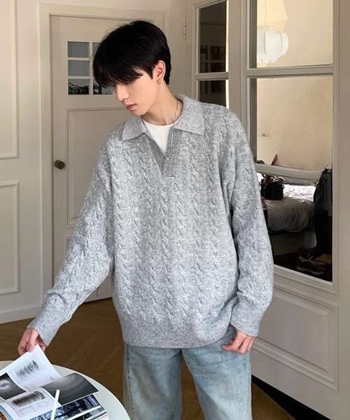 NOWLE(ノウル)の「【NOWLE】ケーブル編み フェイクレイヤード スキッパーニット(ニット/セーター・メンズ・ライトグレー/ライトベージュ/ライトブルー・MEDIUM/LARGE)」の1枚目の写真