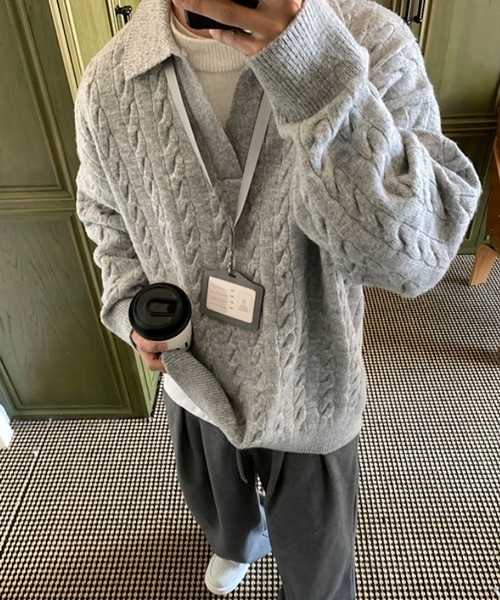 NOWLE(ノウル)の「【NOWLE】ケーブル編み フェイクレイヤード スキッパーニット(ニット/セーター・メンズ・ライトグレー/ライトベージュ/ライトブルー・MEDIUM/LARGE)」の10枚目の写真