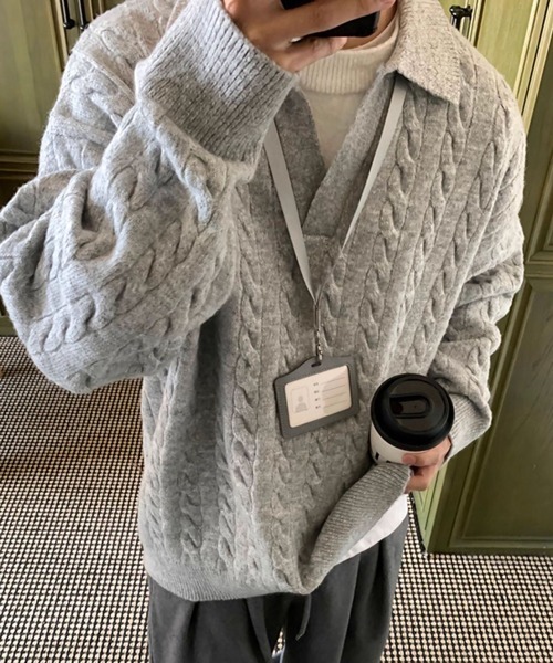 NOWLE(ノウル)の「【NOWLE】ケーブル編み フェイクレイヤード スキッパーニット(ニット/セーター・メンズ・ライトグレー/ライトベージュ/ライトブルー・MEDIUM/LARGE)」の11枚目の写真