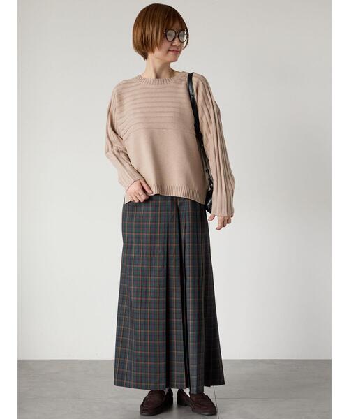 Lugnoncure(ルノンキュール)の「編地切替クルーネックニット(ニット/セーター・レディース・ベージュ/レッド/オフホワイト/ブルー/チャコールグレー・F)」の6枚目の写真