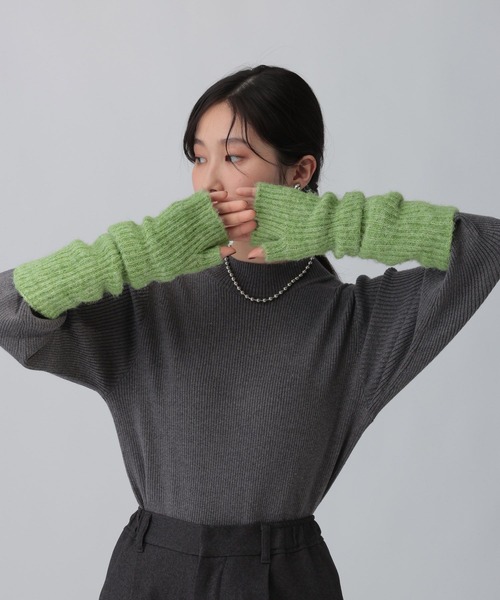 LEPSIM（レプシィム）の「ニットアームウォーマー　598103（アームカバー・レディース・グリーン/チャコールグレー・ONE SIZE）」の10枚目の写真