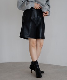 stretch fake leather bermuda pants / ストレッチフェイクレザーバミューダパンツ