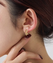 フラワーモチーフピアス