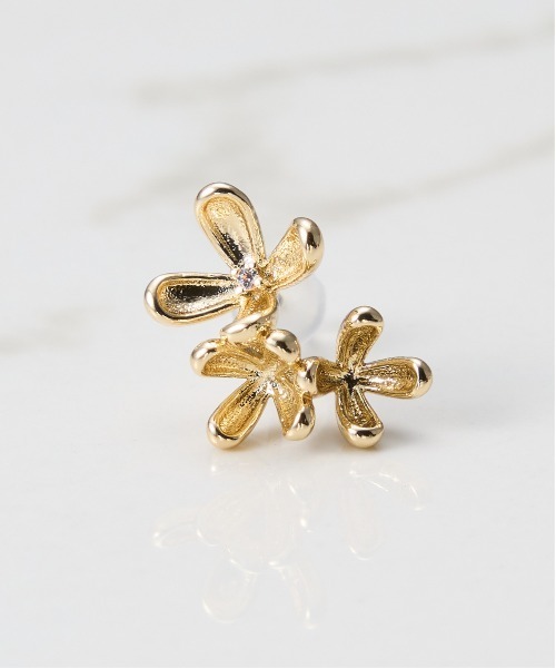 PAPILLONNER(パピヨネ)の「フラワーモチーフピアス(ピアス(両耳用)・レディース・ゴールド・FREE)」の3枚目の写真