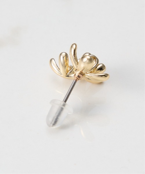 PAPILLONNER(パピヨネ)の「フラワーモチーフピアス(ピアス(両耳用)・レディース・ゴールド・FREE)」の4枚目の写真