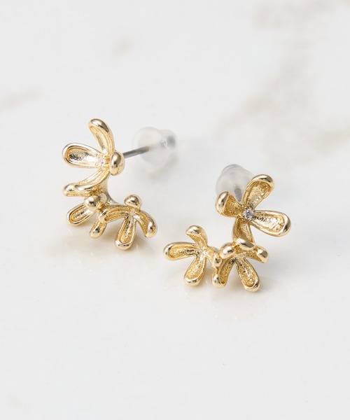 PAPILLONNER(パピヨネ)の「フラワーモチーフピアス(ピアス(両耳用)・レディース・ゴールド・FREE)」の6枚目の写真